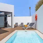 Villa Jj By *